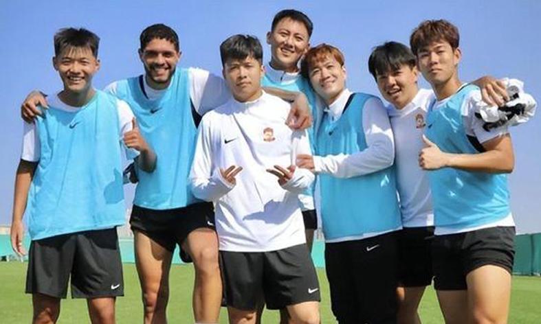 世界杯官方客户端-海港三刘仅剩一个刘主任！1米86前锋驰援石家庄，首轮古9蓄力反戈